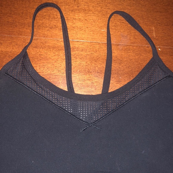 LuLulemon tank - Picture 2 of 6